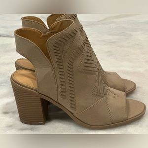 Universal Thread Size 8 BRAND NEW Heel Tan/Brown
